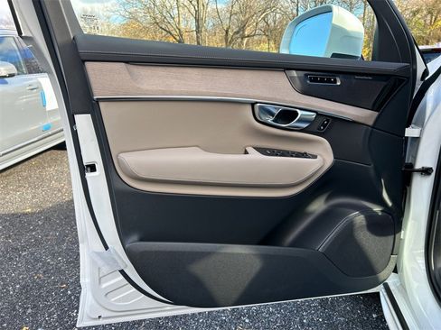 New 2026 Volvo XC90 B6 Ultra image 9