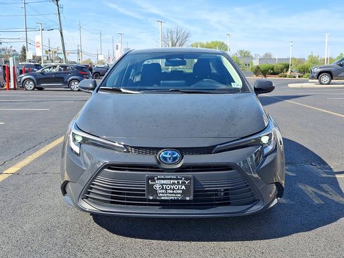 Used 2024 Toyota Corolla LE image 2