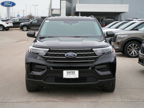 Used 2023 Ford Explorer XLT image 2
