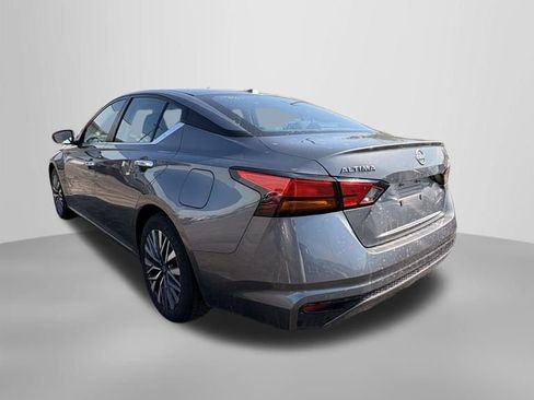 Used 2024 Nissan Altima 2.5 SV image 5