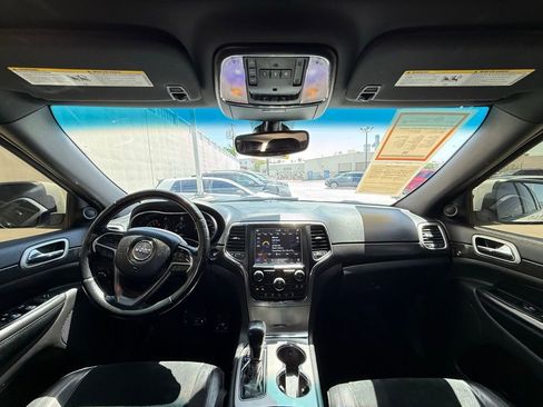 Used 2018 Jeep Grand Cherokee Altitude AWD/4WD image 14
