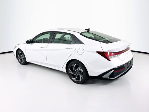 Used 2025 Hyundai Elantra SEL image 5