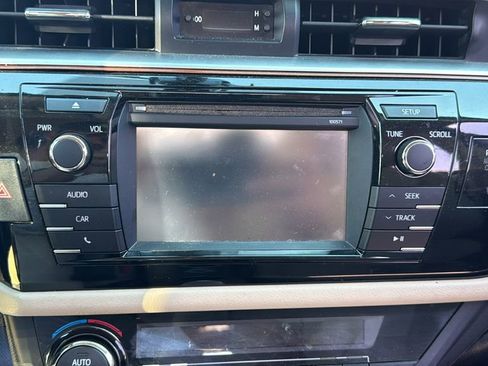 Used 2016 Toyota Corolla LE FWD image 8