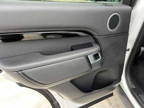 Used 2024 Land Rover Discovery S AWD/4WD image 22