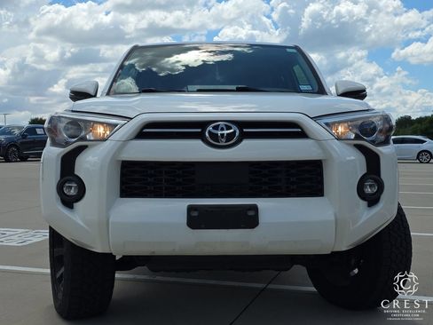 Used 2021 Toyota 4Runner SR5 Premium AWD/4WD image 2