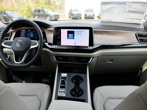 New 2026 Volkswagen Atlas SE image 18