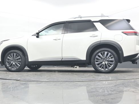 Certified 2024 Nissan Pathfinder SL w/ SL Premium Package image 22