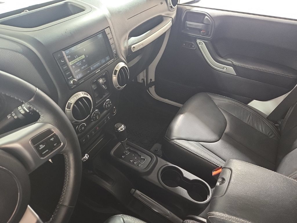 Used 2017 Jeep Wrangler Unlimited Rubicon AWD/4WD image 15
