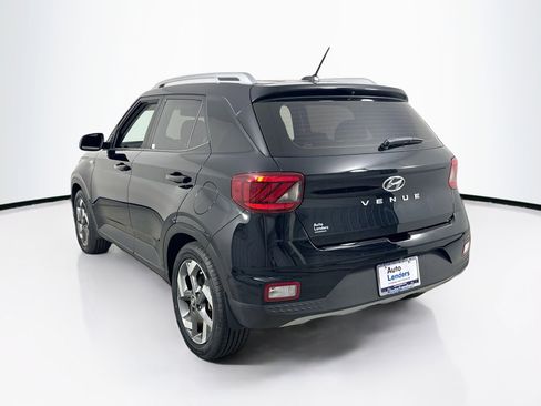 Used 2023 Hyundai Venue SEL FWD image 7