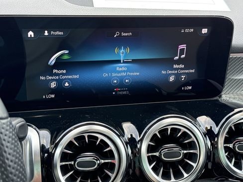 Certified 2022 Mercedes-Benz GLB 250 4MATIC image 17