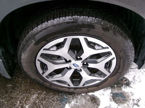Used 2020 Subaru Forester Premium AWD/4WD image 11