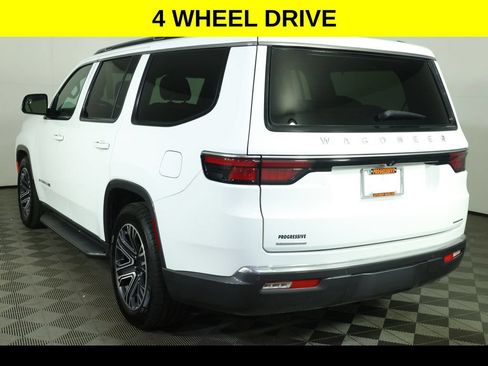 Used 2022 Jeep Wagoneer Series III AWD/4WD image 4