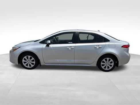 Used 2025 Toyota Corolla LE FWD image 4
