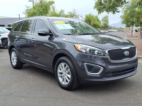Used 2018 Kia Sorento LX image 7