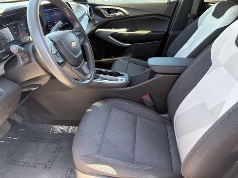 Used 2024 Chevrolet Trax LS w/ LS Convenience Package FWD image 22