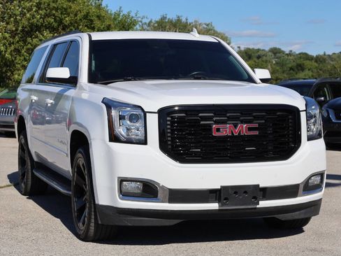 Used 2020 GMC Yukon XL SLT w/ Premium Edition image 4