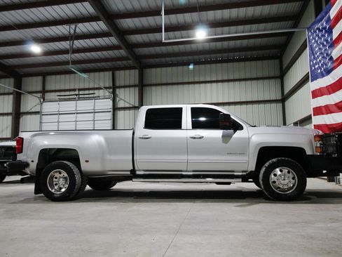 Used 2018 Chevrolet Silverado 3500 LT AWD/4WD image 13