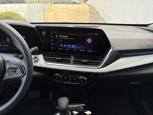 Used 2025 Chevrolet Trax LT image 17