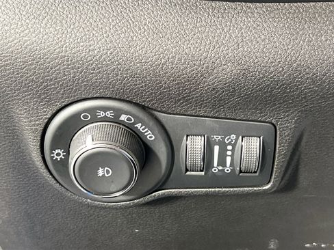 Used 2022 Jeep Compass Limited w/ Sun and Sound Group image 10