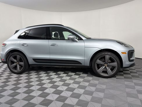 Certified 2024 Porsche Macan AWD/4WD image 8