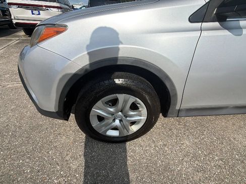Used 2015 Toyota RAV4 LE FWD image 12