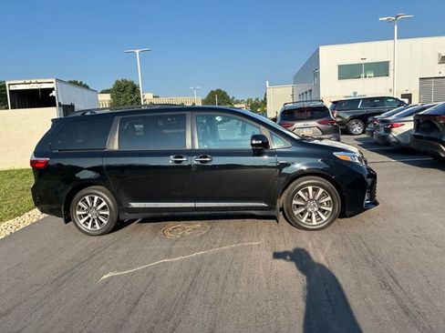 Used 2018 Toyota Sienna Limited Premium AWD/4WD image 5
