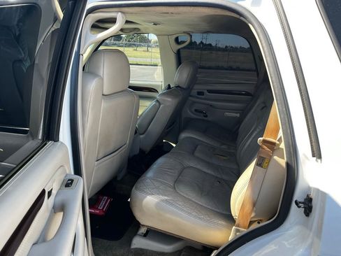Used 2002 Cadillac Escalade AWD image 10