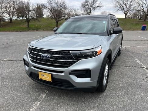 Used 2023 Ford Explorer XLT image 4