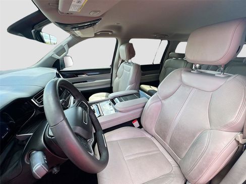 Used 2022 Jeep Wagoneer Series III w/ Flexible Seating Group image 21