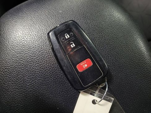 Used 2020 Toyota RAV4 XLE image 16