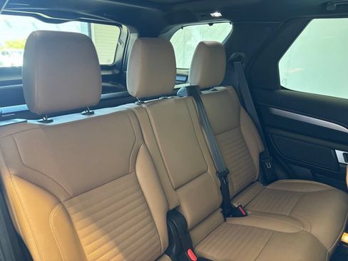 Used 2025 Land Rover Discovery Dynamic SE AWD/4WD image 16