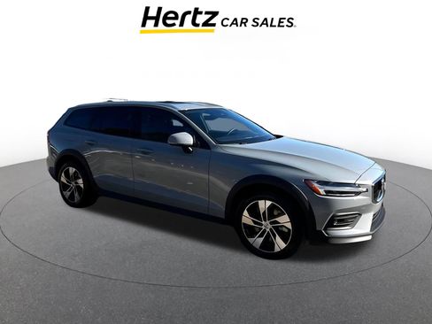 Used 2025 Volvo V60 B5 Cross Country Plus image 1