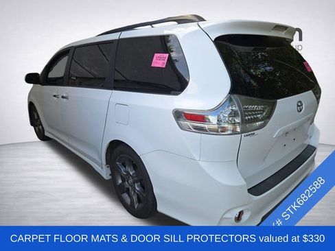 Used 2015 Toyota Sienna SE FWD image 2