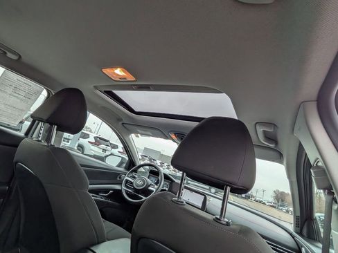 Used 2025 Hyundai Elantra SEL image 24