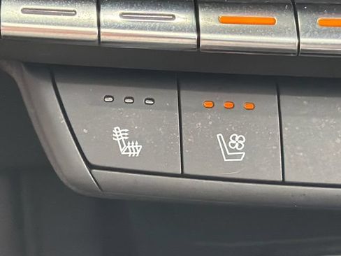 Used 2023 Cadillac XT4 Premium Luxury w/ Technology Package AWD/4WD image 31