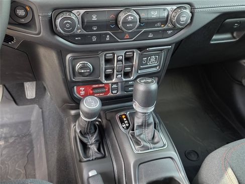 New 2026 Jeep Wrangler Unlimited Rubicon AWD/4WD image 30
