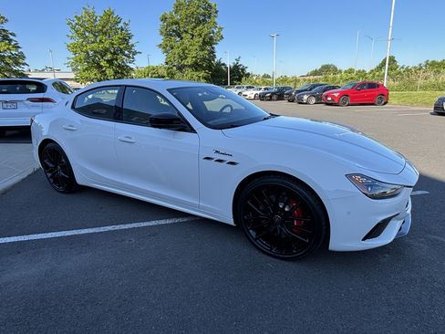 Used 2023 Maserati Ghibli Modena Q4 AWD/4WD image 10