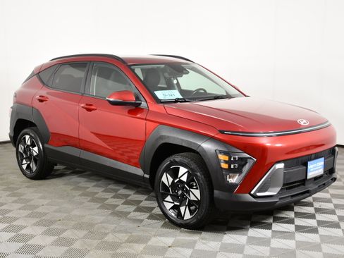 Used 2024 Hyundai Kona SEL AWD/4WD image 4