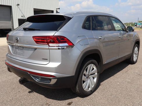 Used 2023 Volkswagen Atlas Cross Sport SE AWD/4WD image 3