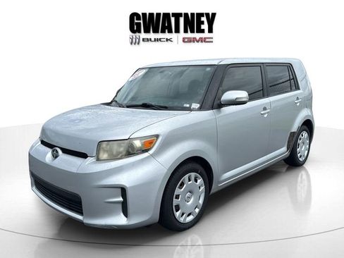 Used 2012 Scion xB FWD image 1