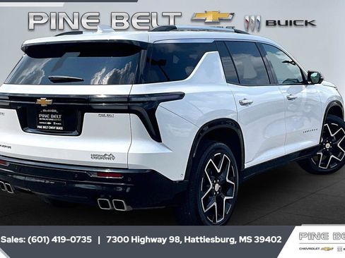 Used 2025 Chevrolet Traverse High Country FWD image 11