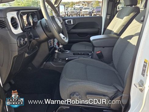 Used 2024 Jeep Wrangler Unlimited Sahara AWD/4WD image 5