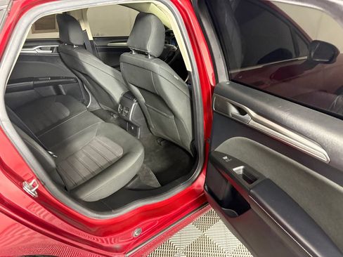Certified 2020 Ford Fusion SE AWD/4WD image 32