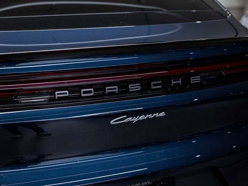 Certified 2025 Porsche Cayenne Coupe AWD/4WD image 22