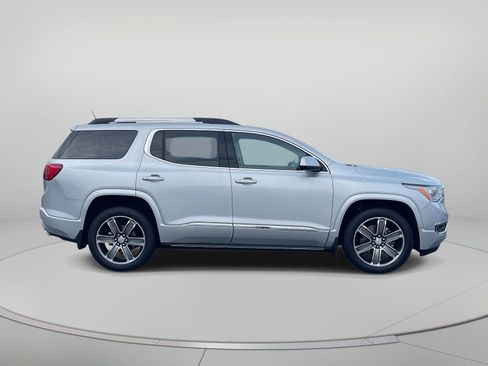 Used 2017 GMC Acadia Denali w/ Technology Package image 2