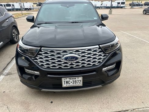 Used 2023 Ford Explorer Platinum w/ Technology Package AWD/4WD image 2