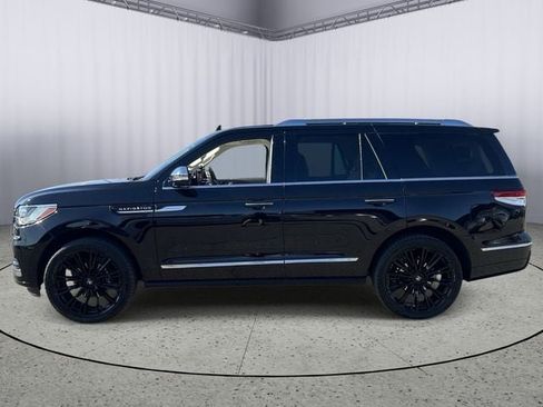 Used 2023 Lincoln Navigator Black Label AWD/4WD image 3