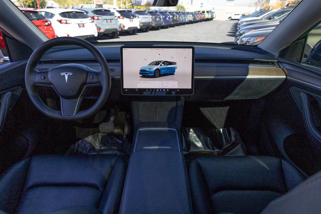 Used 2024 Tesla Model Y Long Range AWD/4WD image 31
