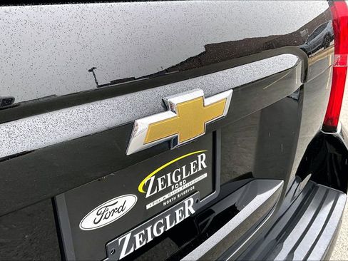 Used 2019 Chevrolet Suburban LT image 32