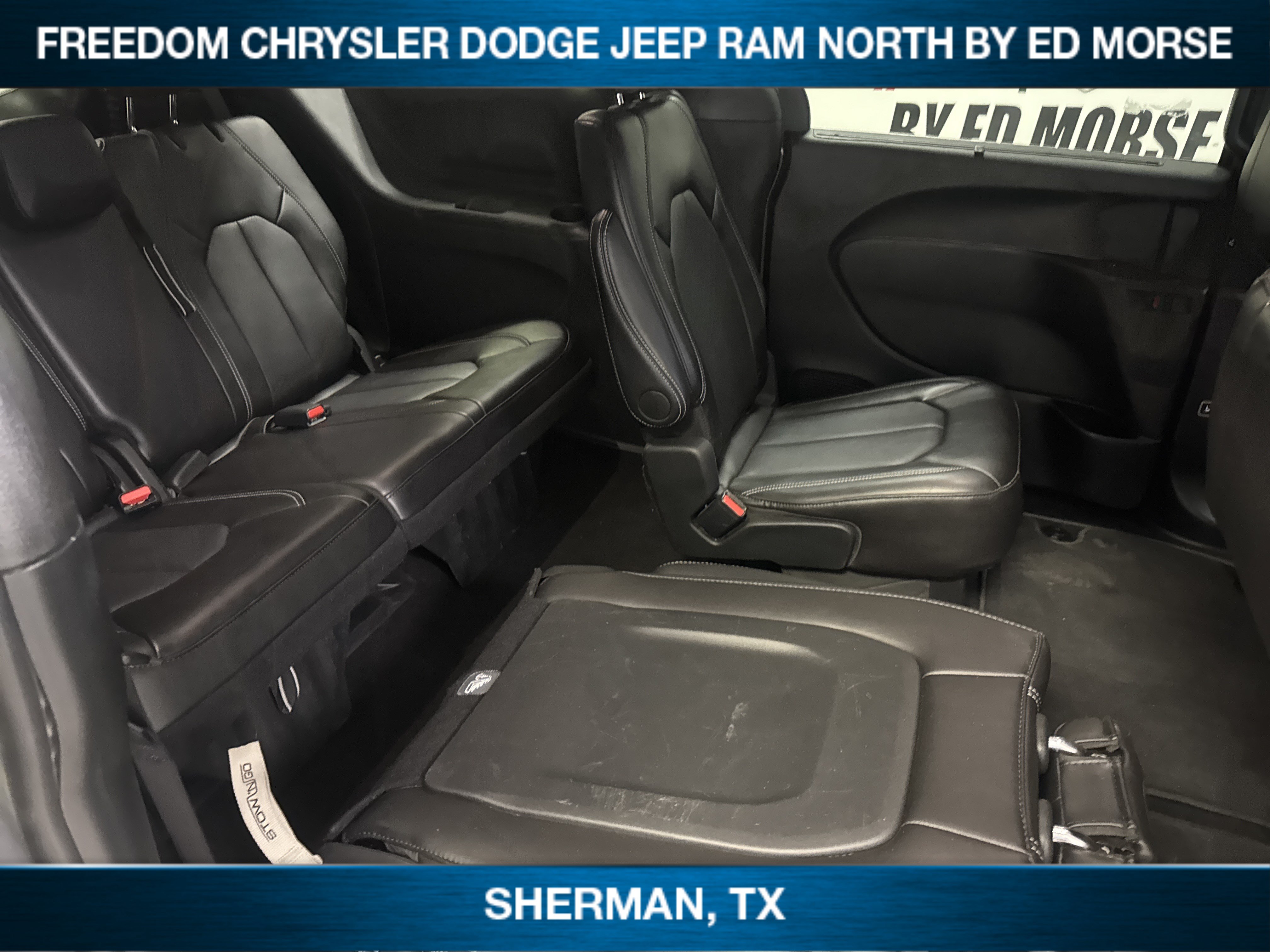 Used 2025 Chrysler Pacifica Select FWD image 10